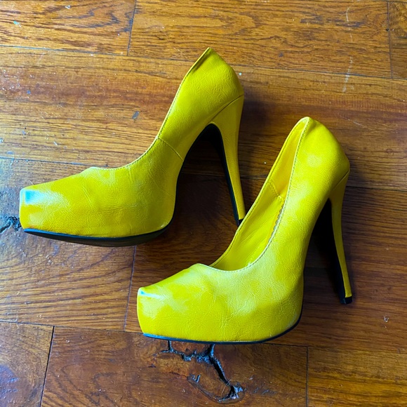 Yellow platform pumps. Stiletto 7.5 - Picture 1 of 4